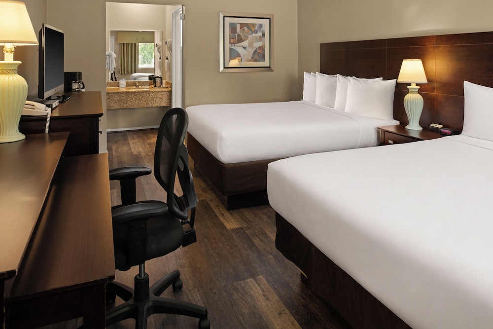 DELUXE, 2 QUEEN BEDS