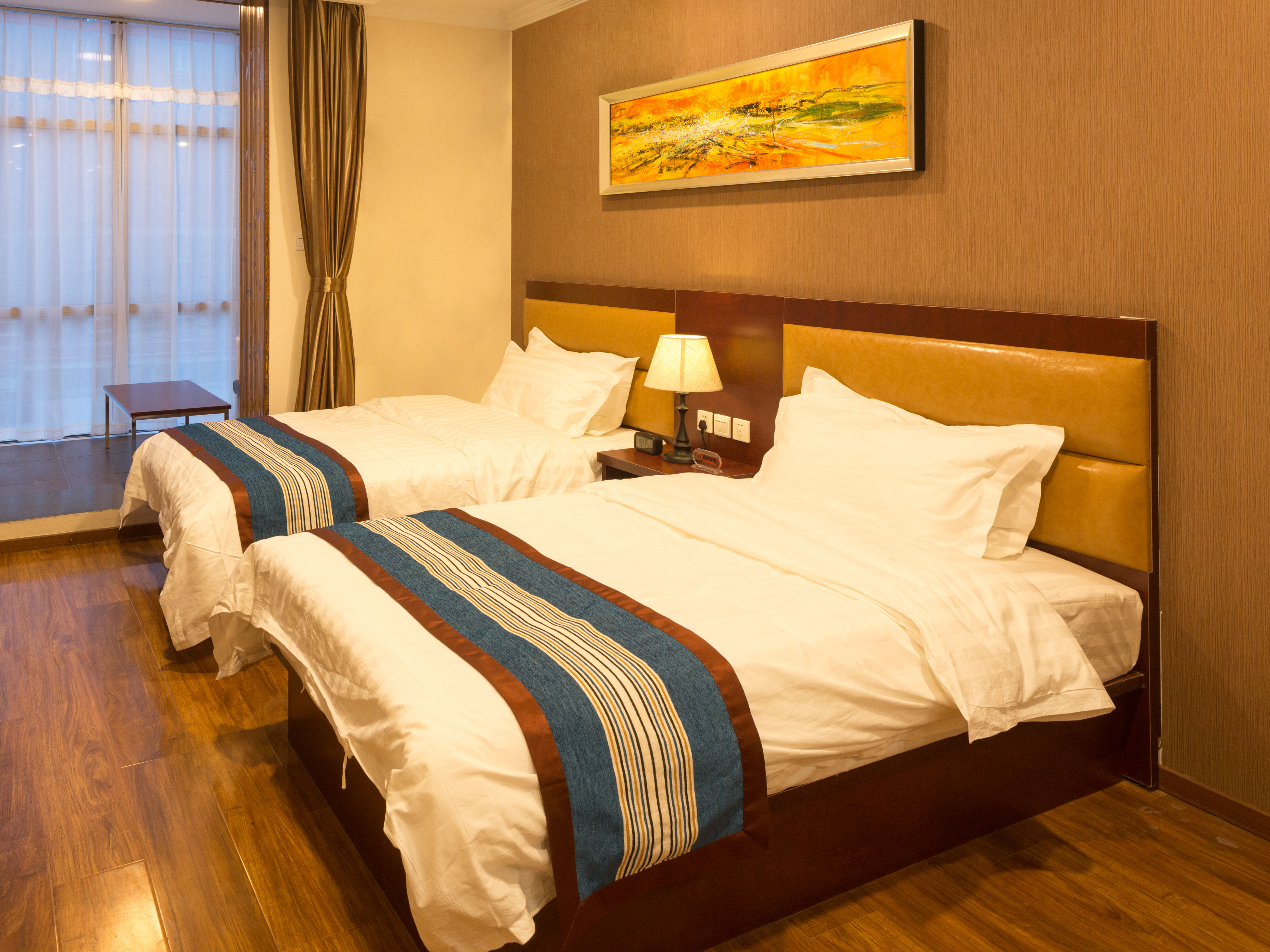 Deluxe, Twin Beds, Hill Lily Hotel 2/4