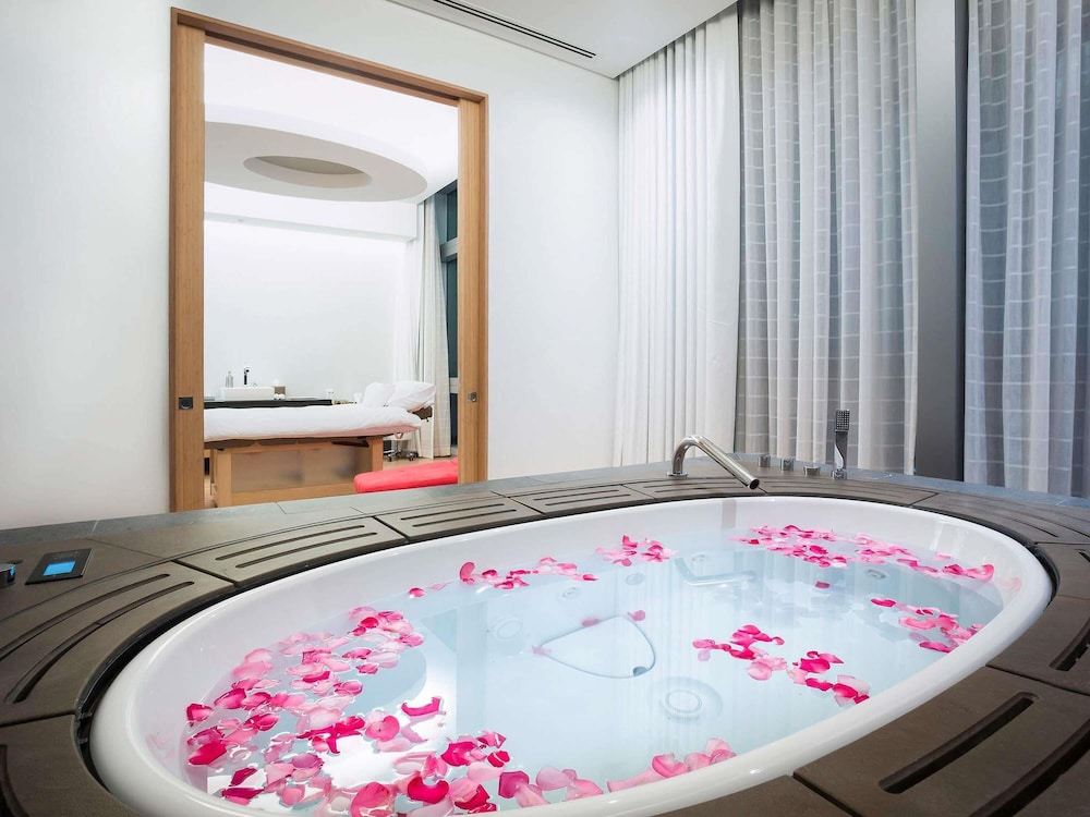 swimming pool spa