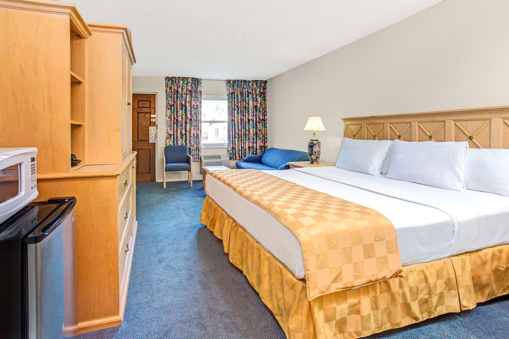 ROOM, KING BED