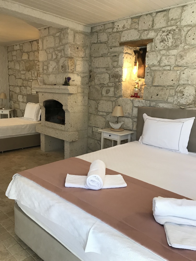 Alacati Cona Butik Otel 25/50