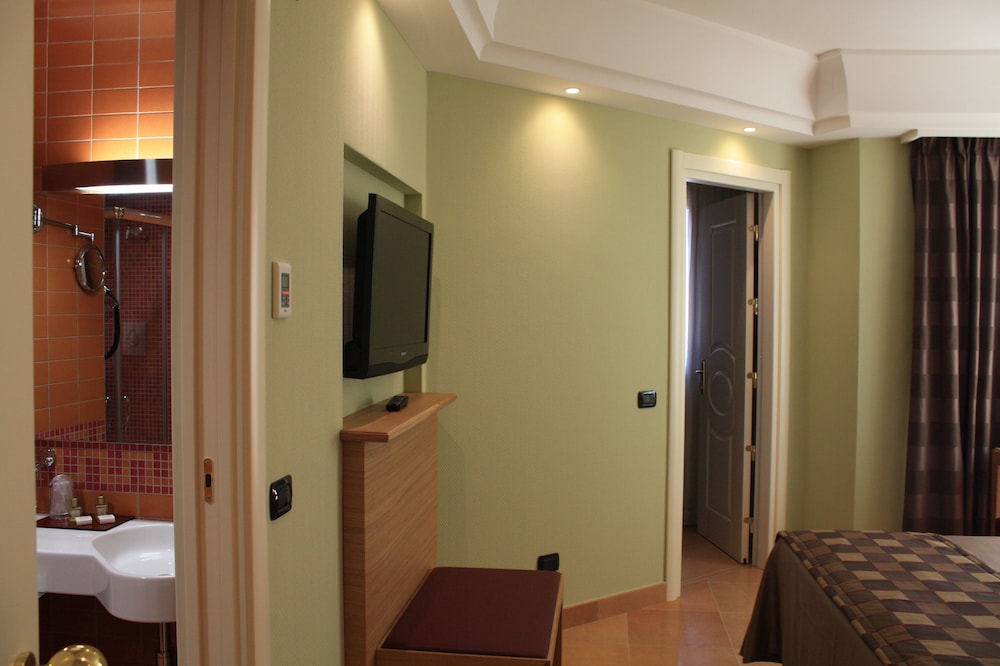 Artemis Hotel 29/69