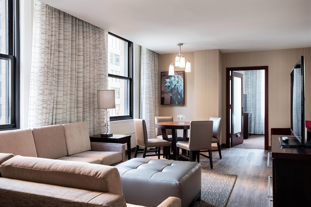 Residence Inn Chicago Downtown Loop 49/82