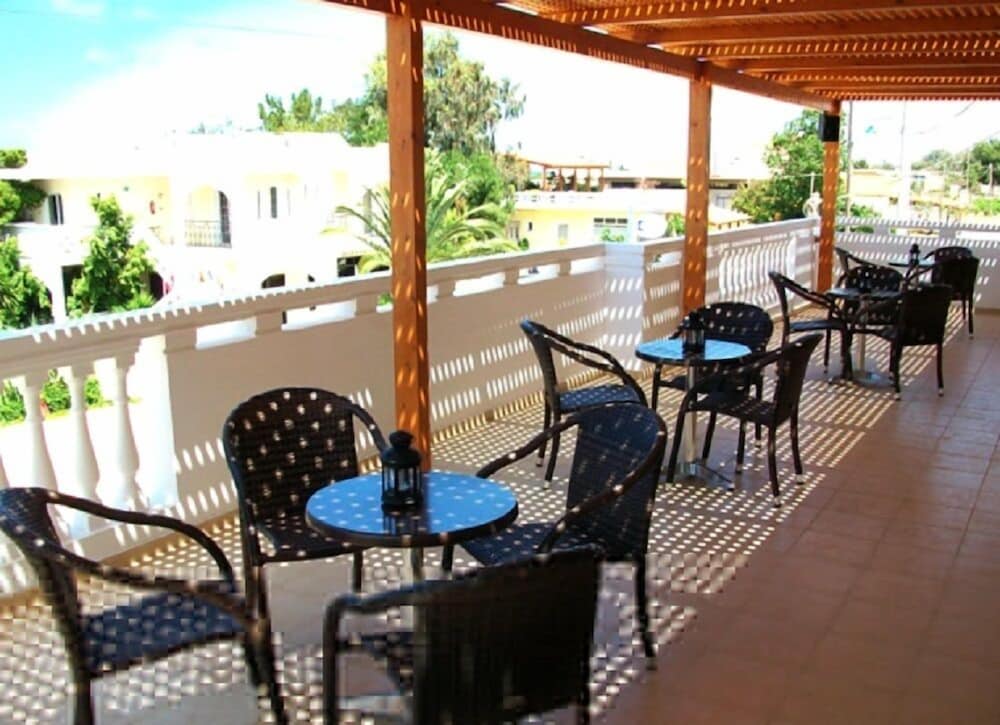 GOLDEN ROSE SUITES 42/62