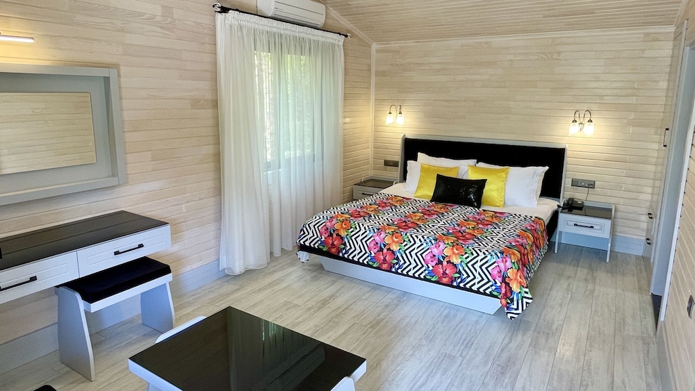 Aida Hotel 8/50