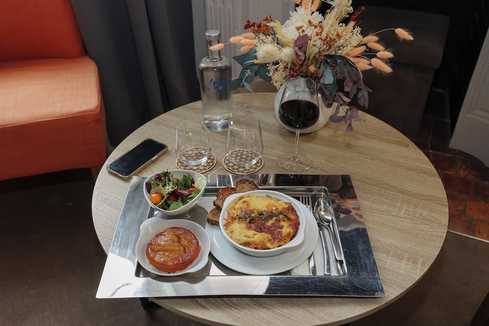 Chateau Lacan Hotel 30/50