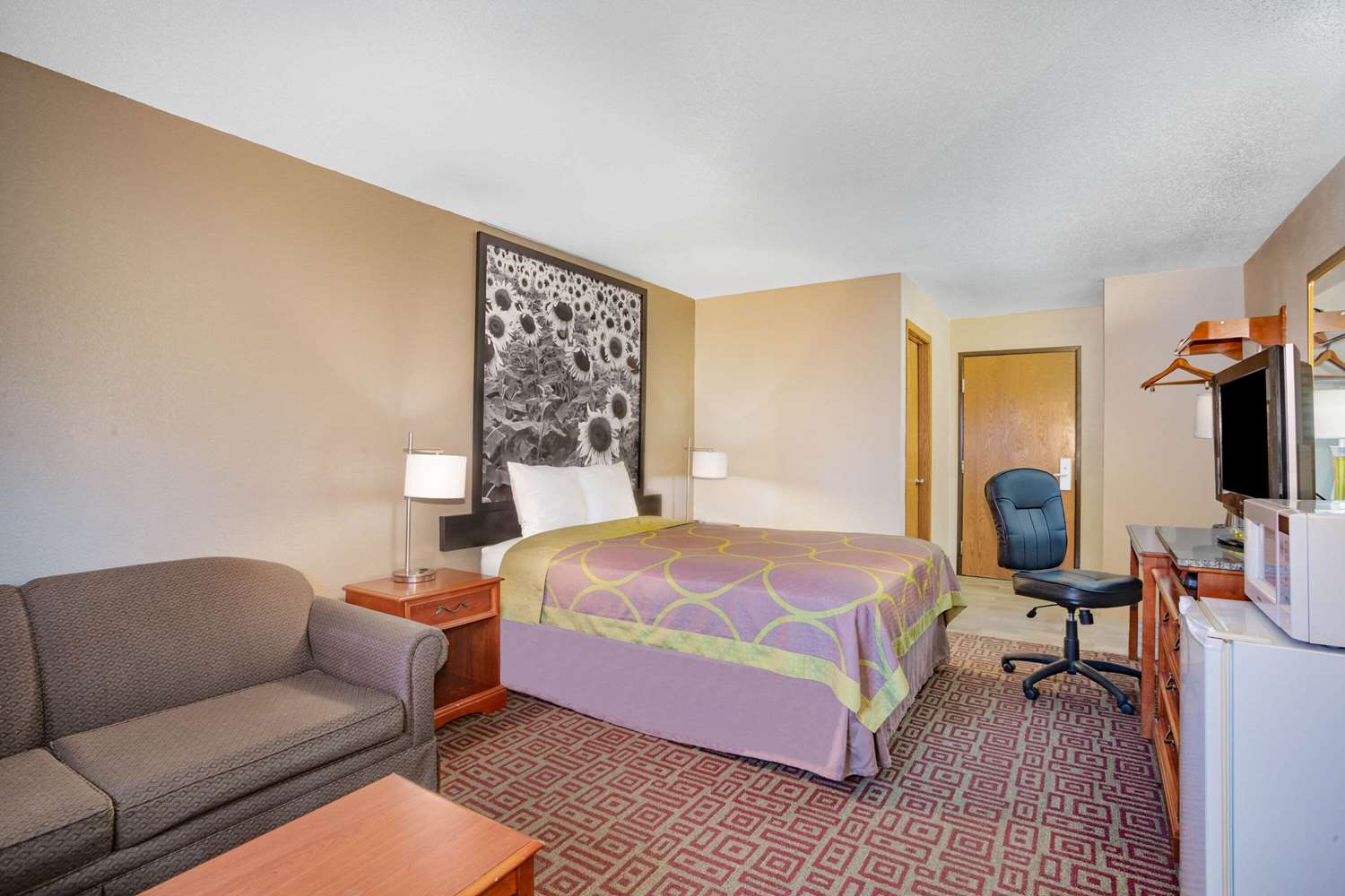Super 8 by Wyndham Fort Madison 3/21
