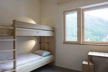 Mixed Dorm, 6 Beds, Shared Bathroom