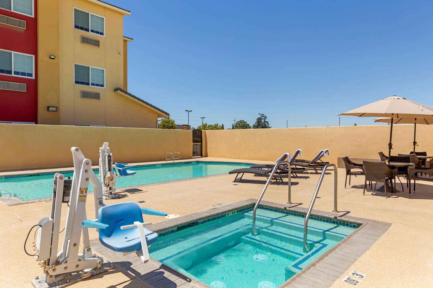 Best Western Plus Wasco Inn & Suites 60/63