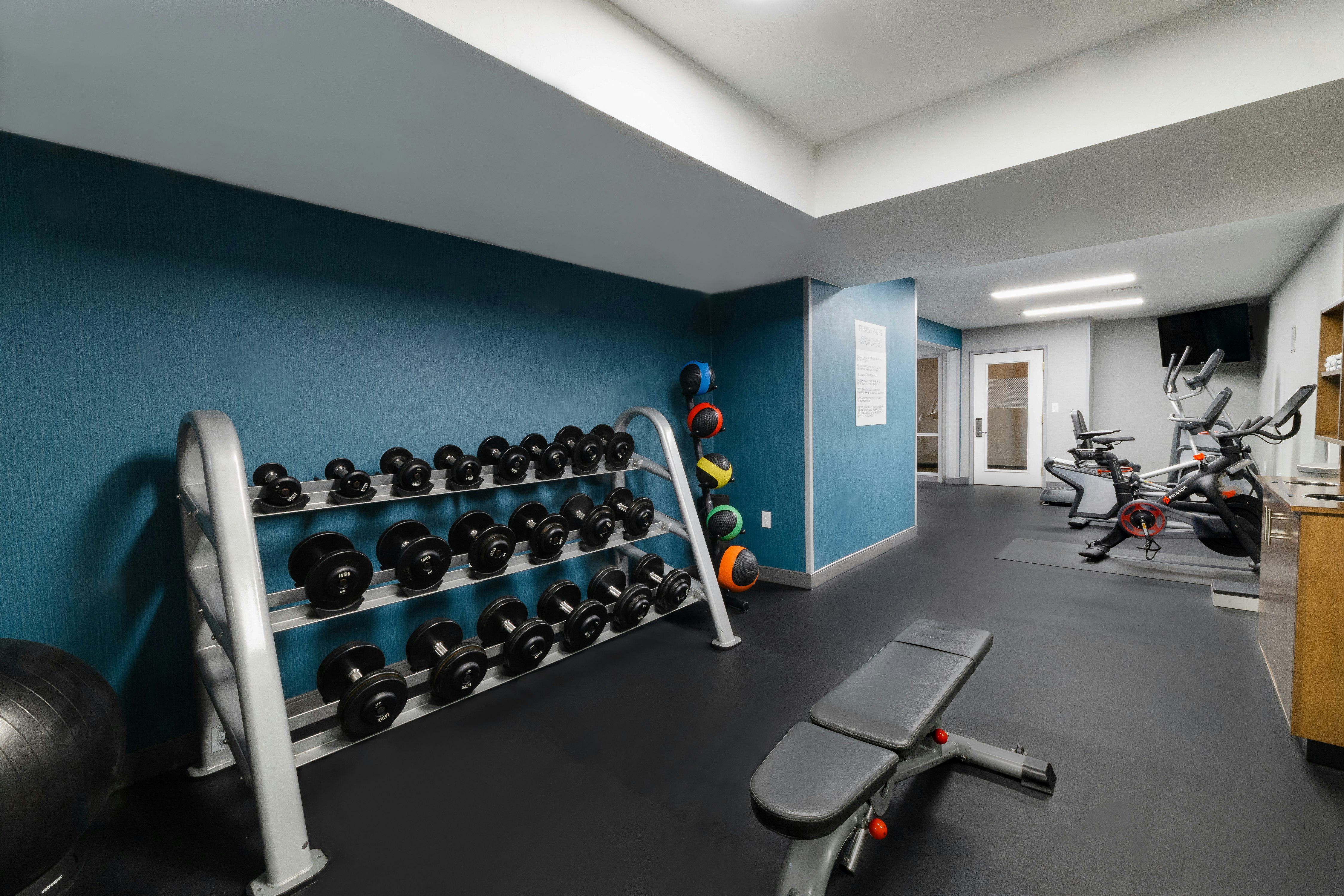 Hampton Inn Suites Salt Lake City Airport 37/82