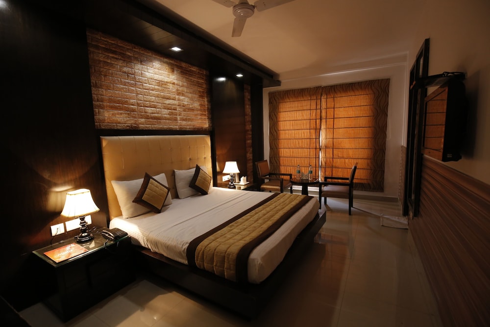 HOTEL DELHI PRIDE 7/42