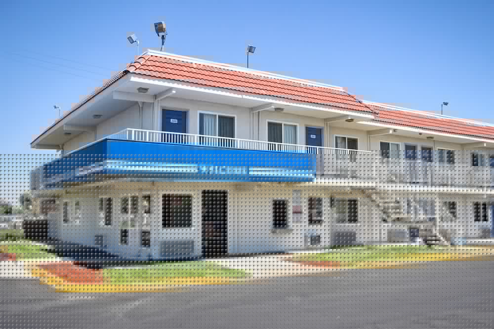 Motel 6 Fresno - Blackstone South secondary