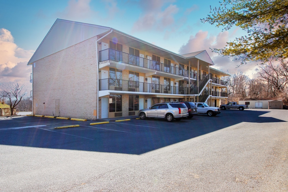 APM Inn & Suites 50/54