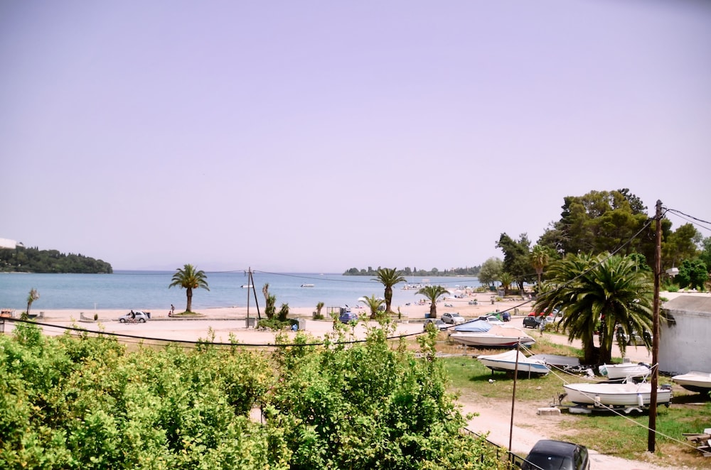 Sirena Beach Hotel 54/56