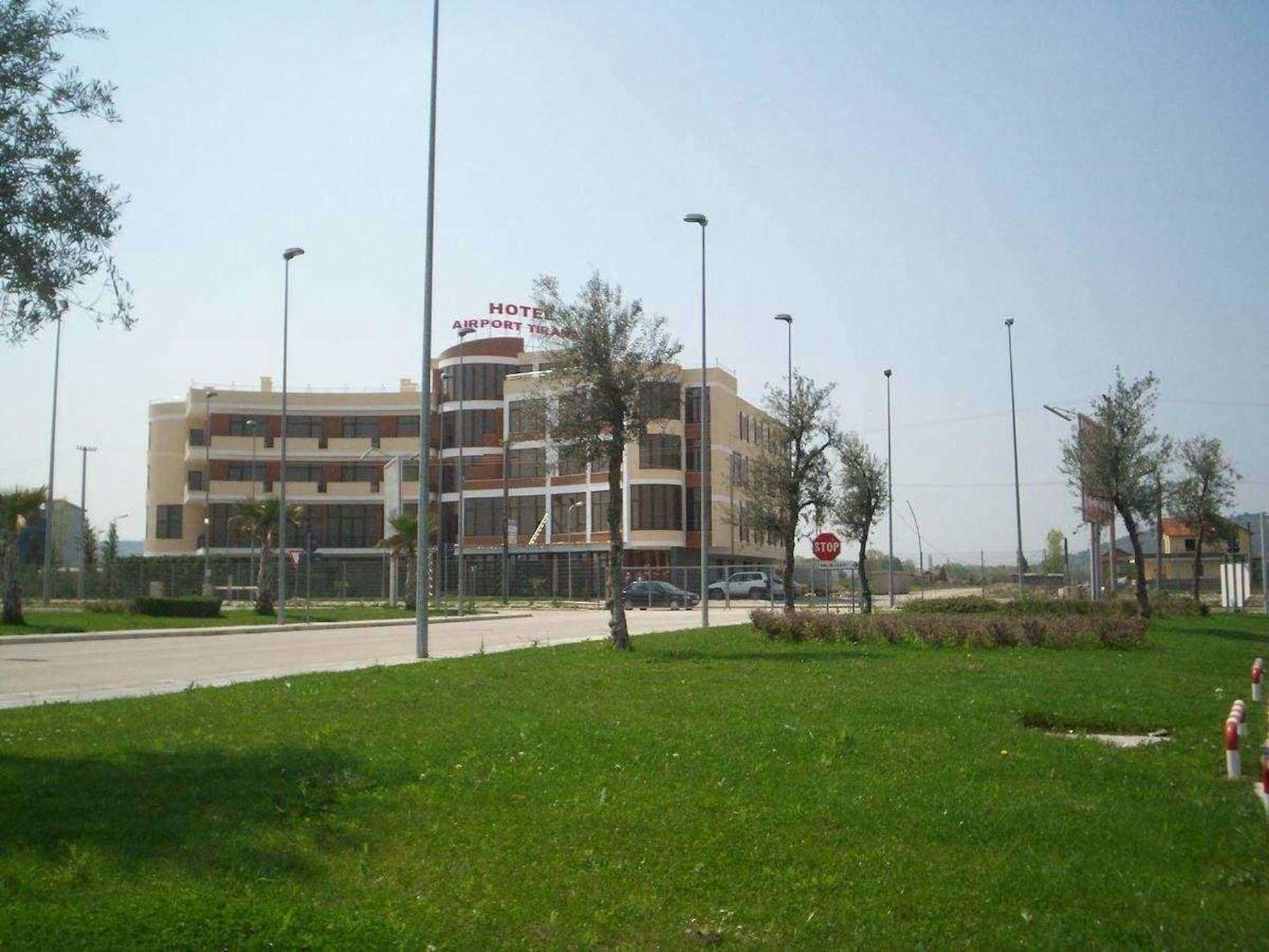 Hotel Airport Tirana 46/51