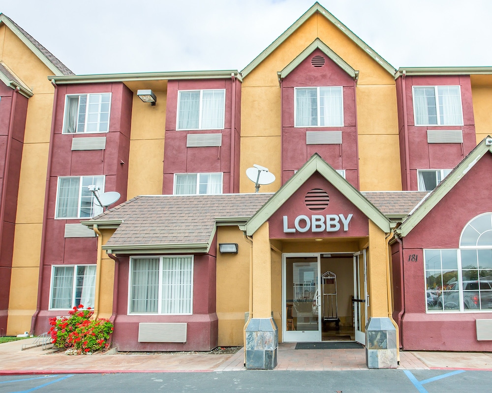 Comfort Inn & Suites Salinas City Center Area 1/45
