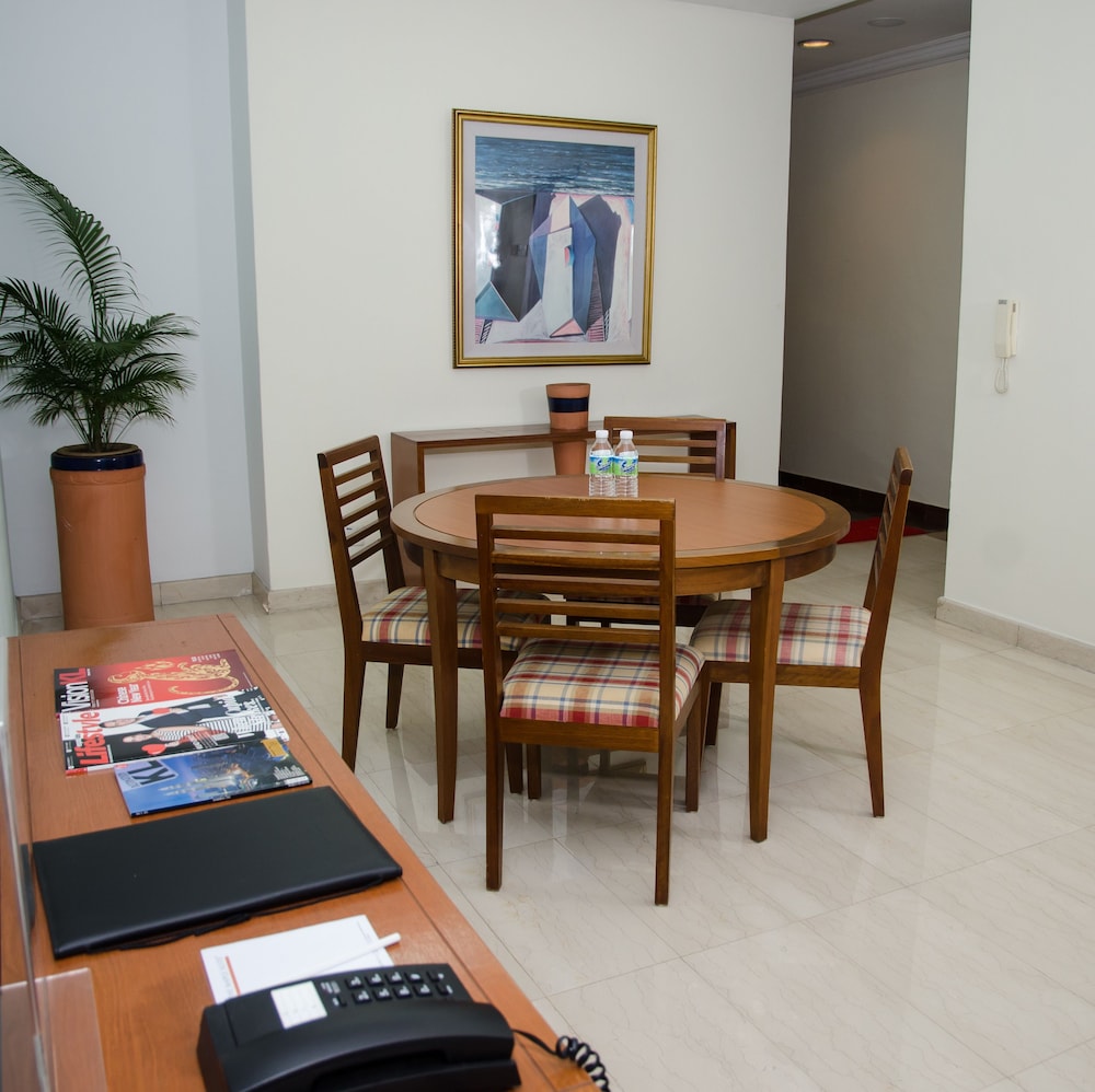 THE MAPLE SUITE 48/50