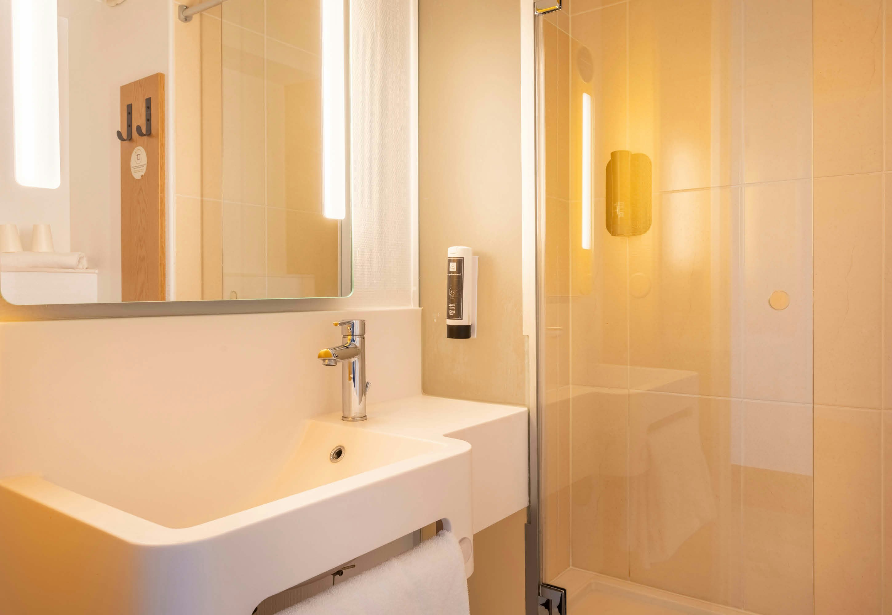 B&B HOTEL MARTIGUES Port de Bouc 24/24
