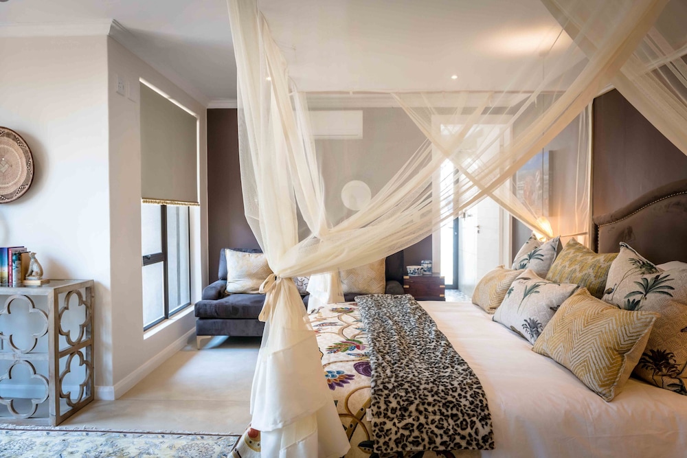 Safari Moon Luxury Bush Lodge 10/50