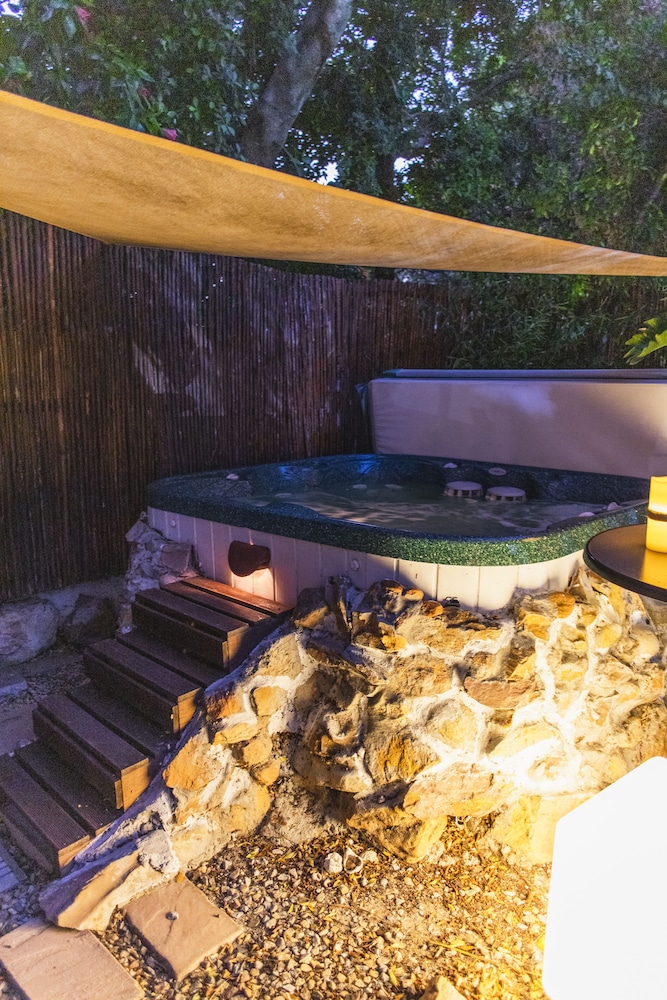 Khashamongo Guesthouse 24/50