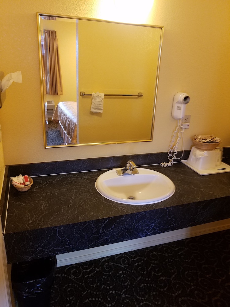 Travelodge by Wyndham Wenatchee 23/32
