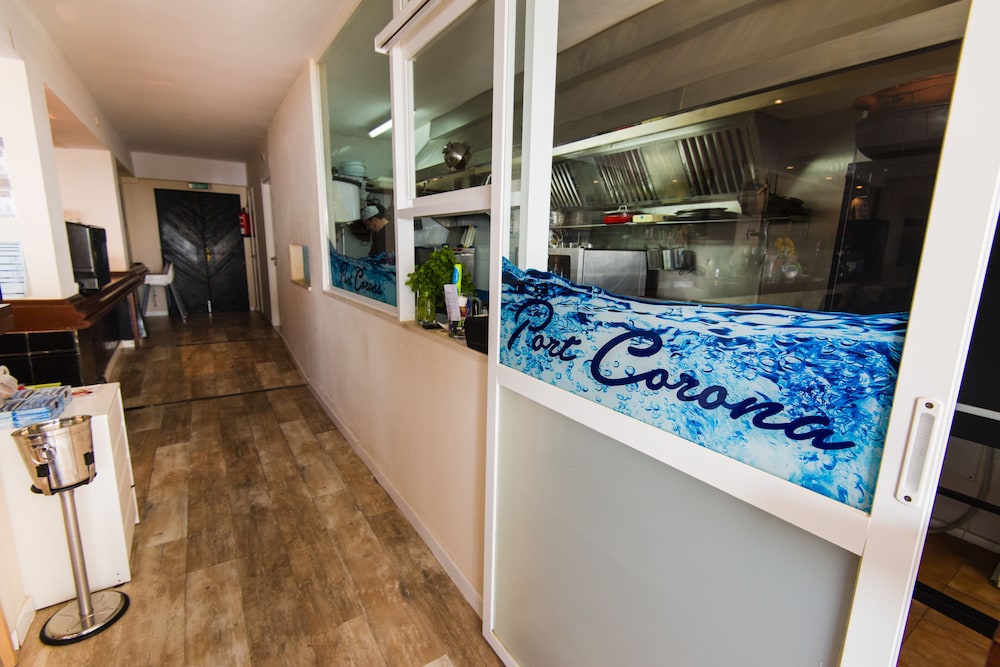 Hostal Port Corona 25/43