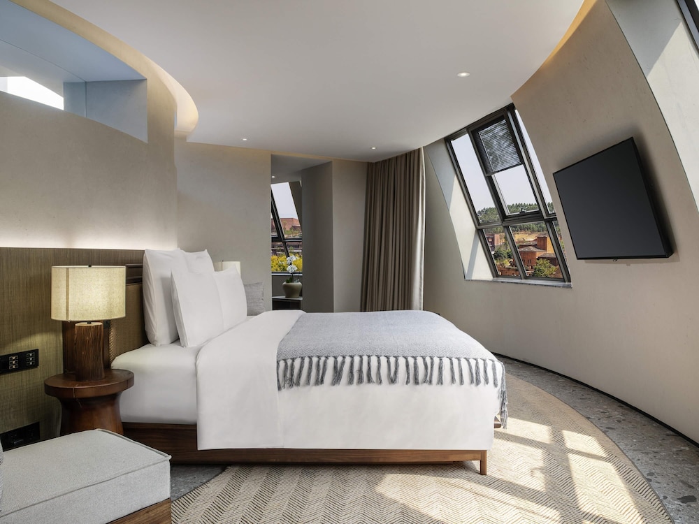 Azure, King Bed, Park View