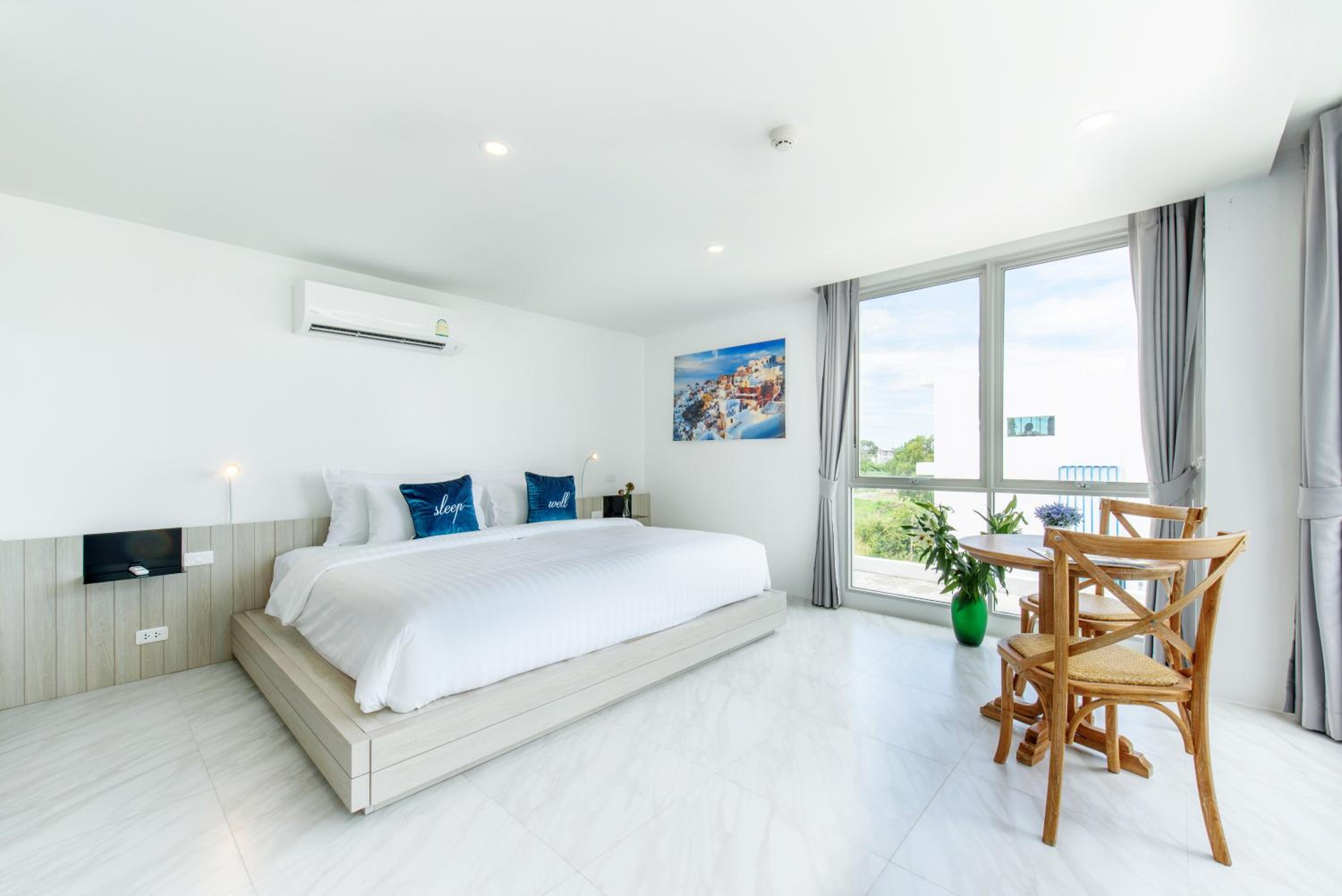 Grand, Deluxe, King Bed