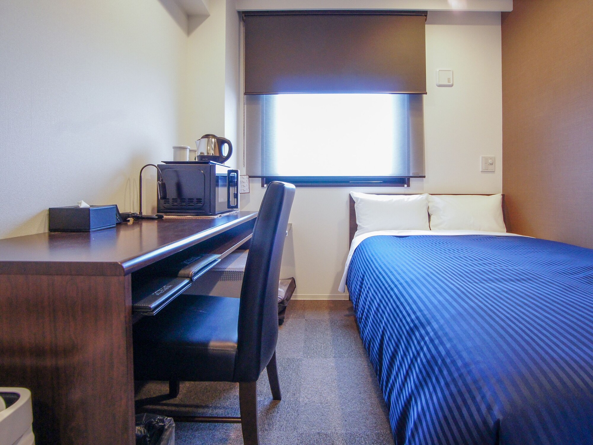 ROOM, SINGLE, SMOKING