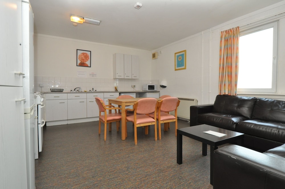 Greenock Hall's Waterfront Complex 16/31