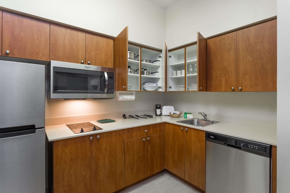 Hawthorn Extended Stay by Wyndham Naples 9/54
