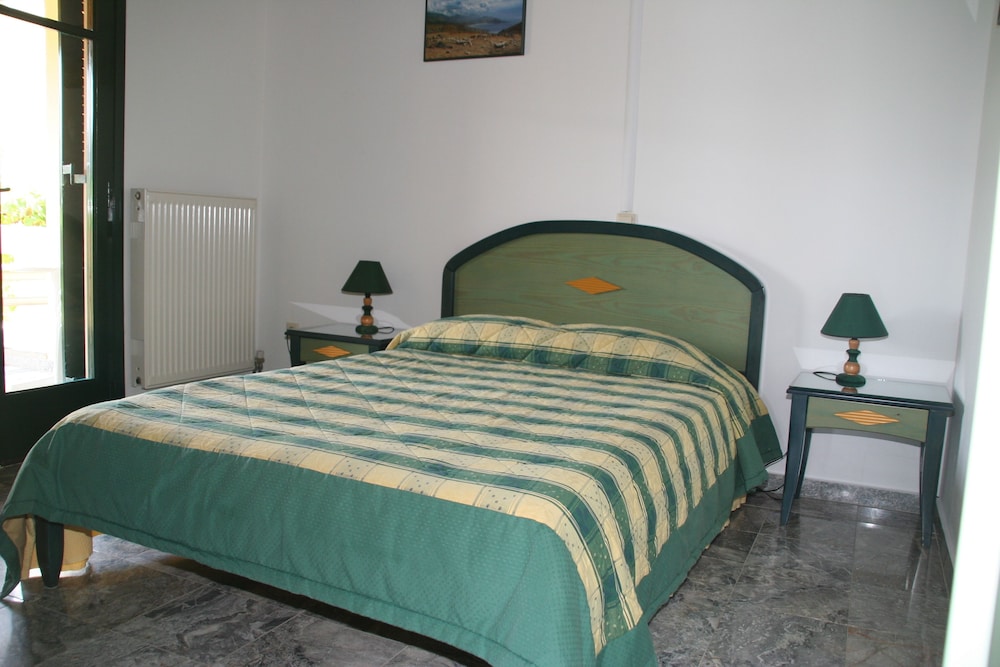 Stratos Villas 8/37