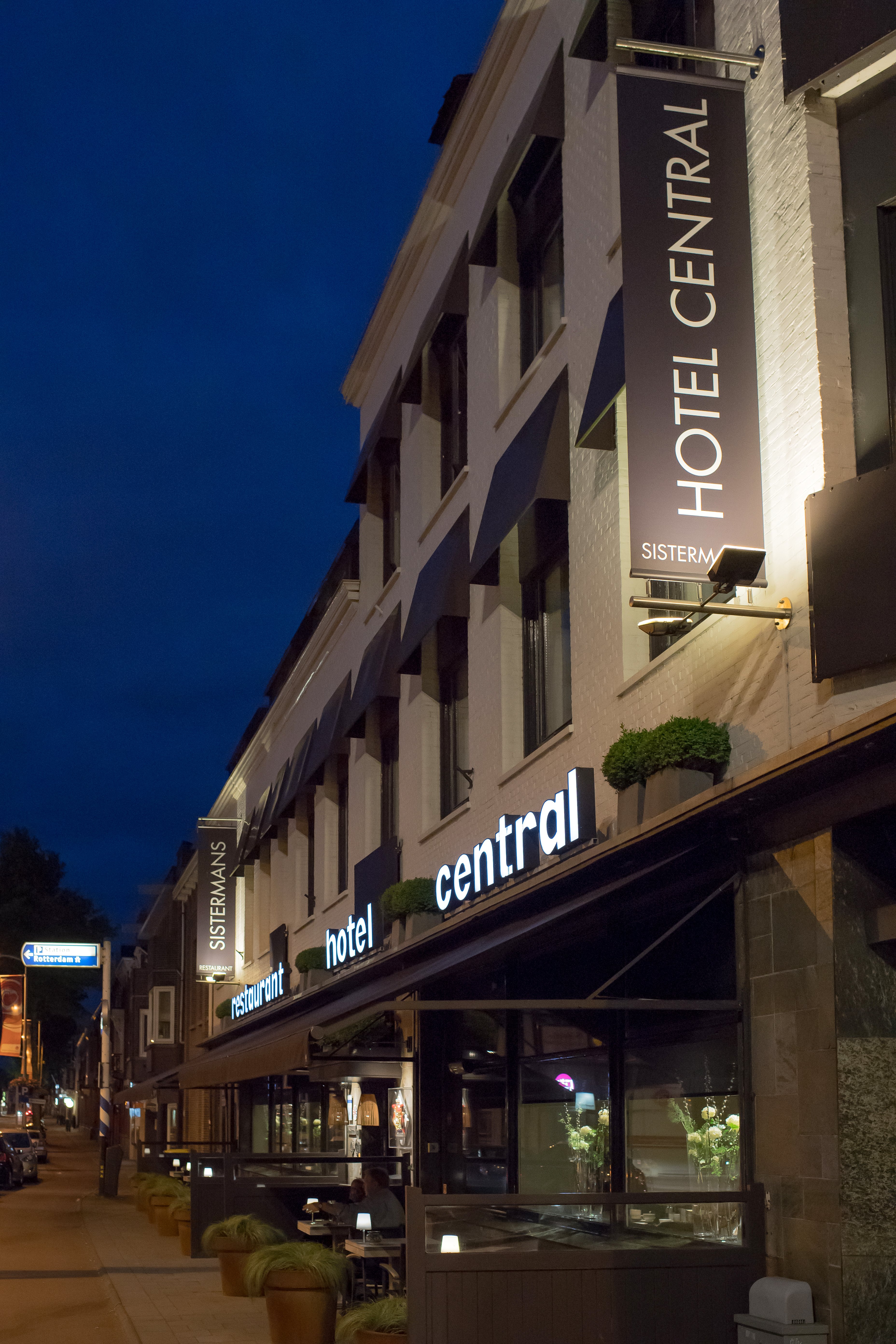 Hotel Central 3/27