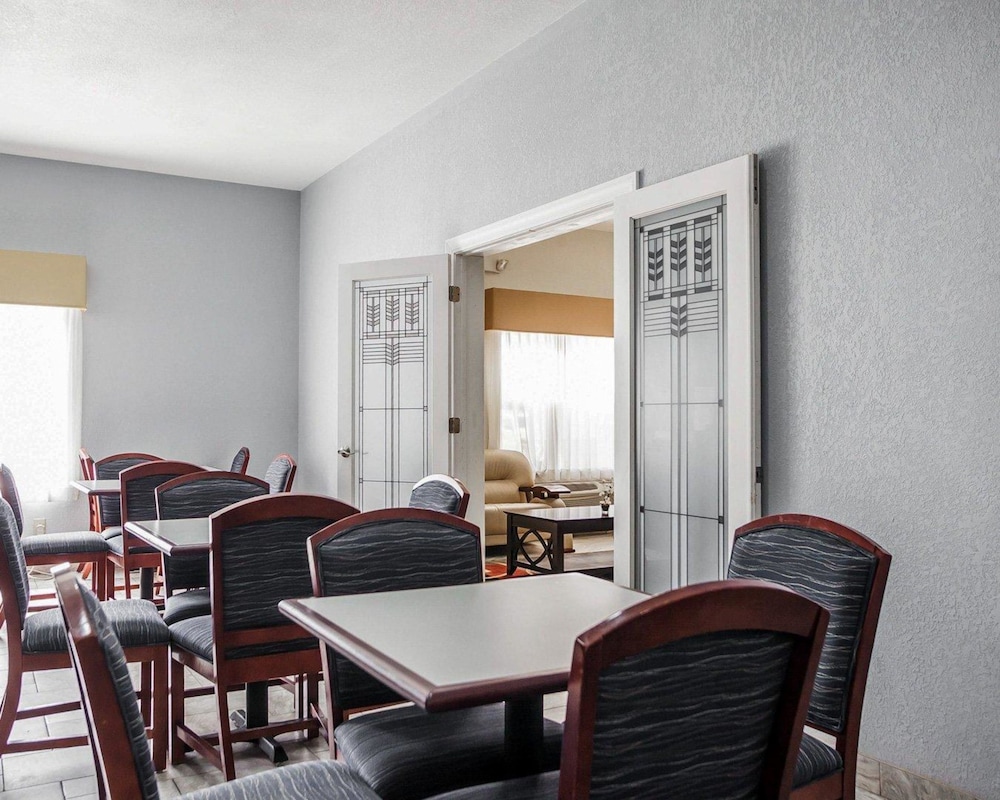 Quality Inn & Suites Altoona - Des Moines 29/33
