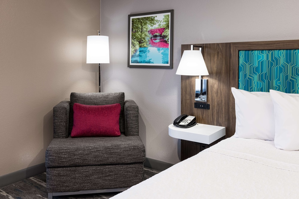 Hampton Inn Bentonville-Rogers 11/50