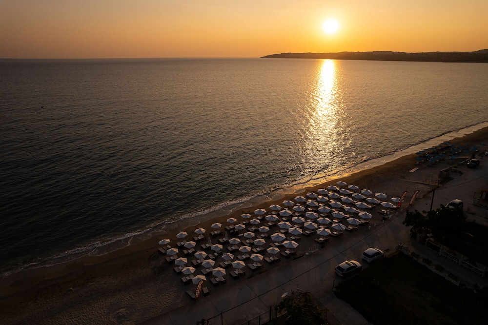 Thomatos Apartments Lourdas Beach 32/50