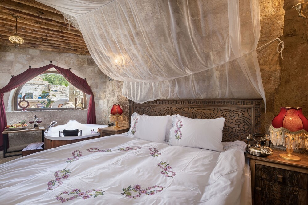 Kayata Cave Suites 20/50