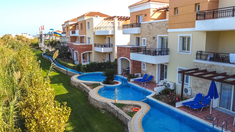 Chrispy Waterpark Resort 60/66