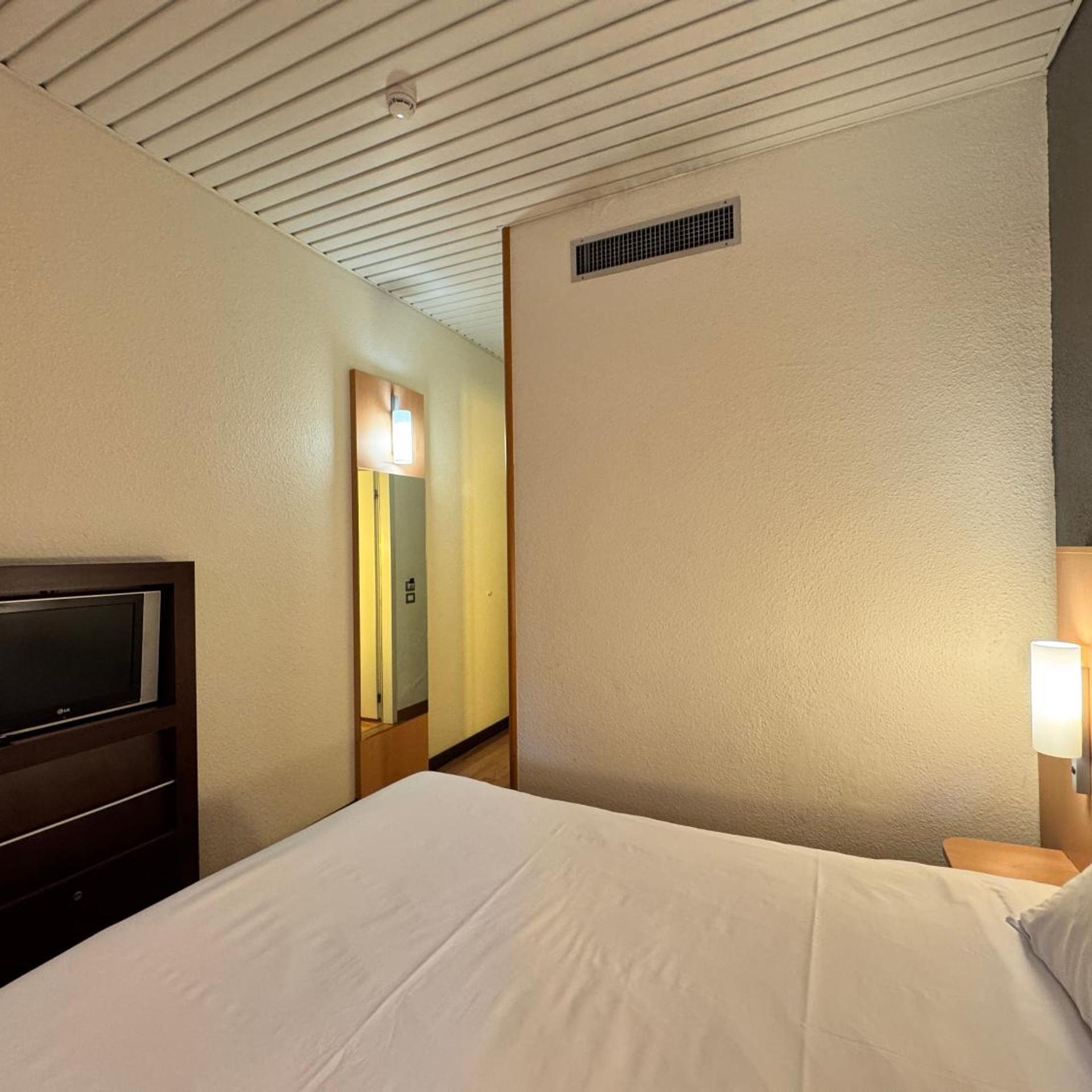 Room, Quadruple