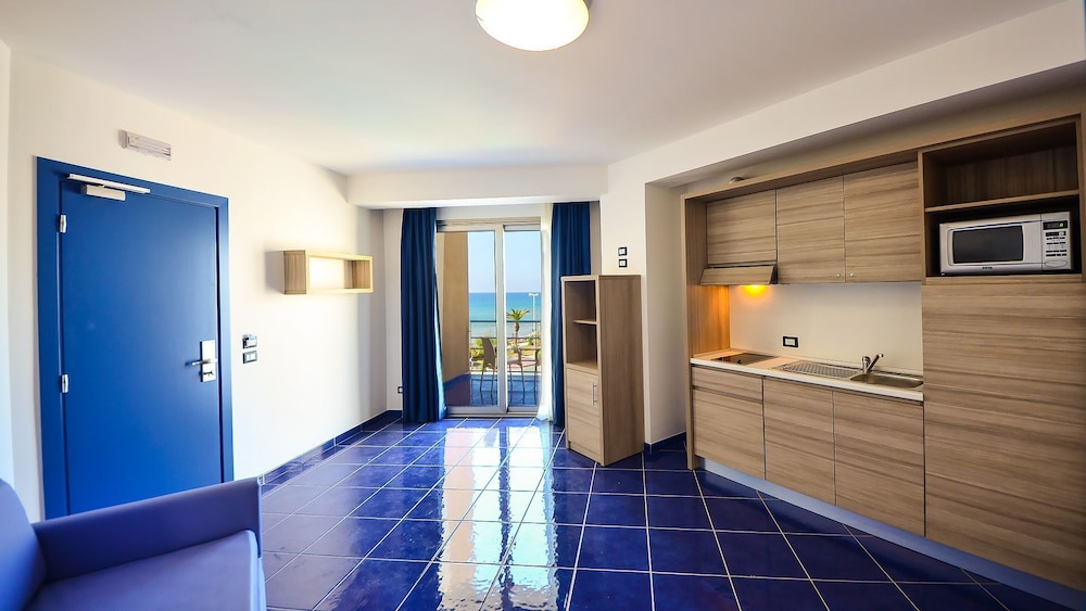 Astro Suite Hotel 16/50