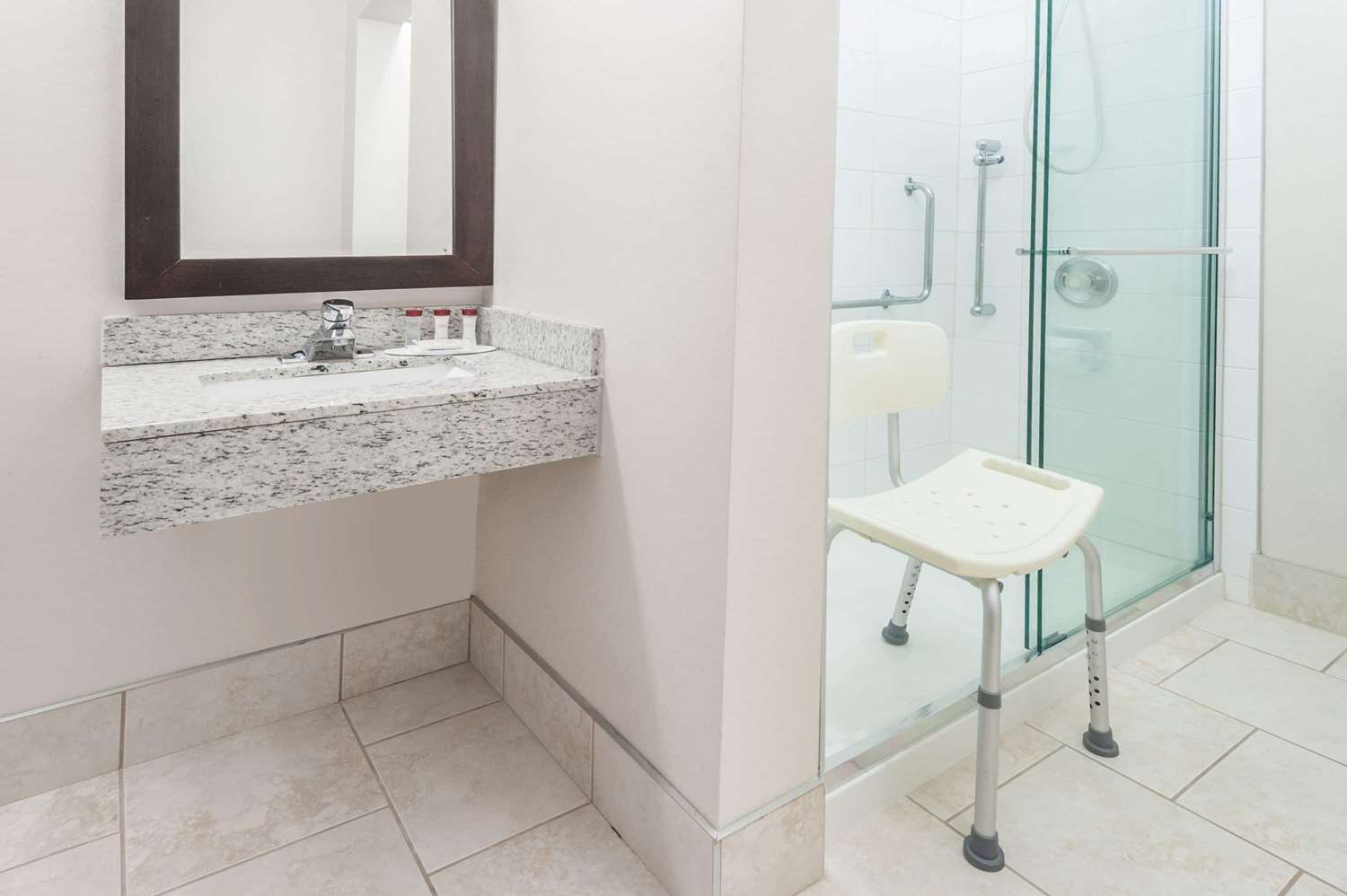 Ramada By Wyndham Edmonton South 33/33