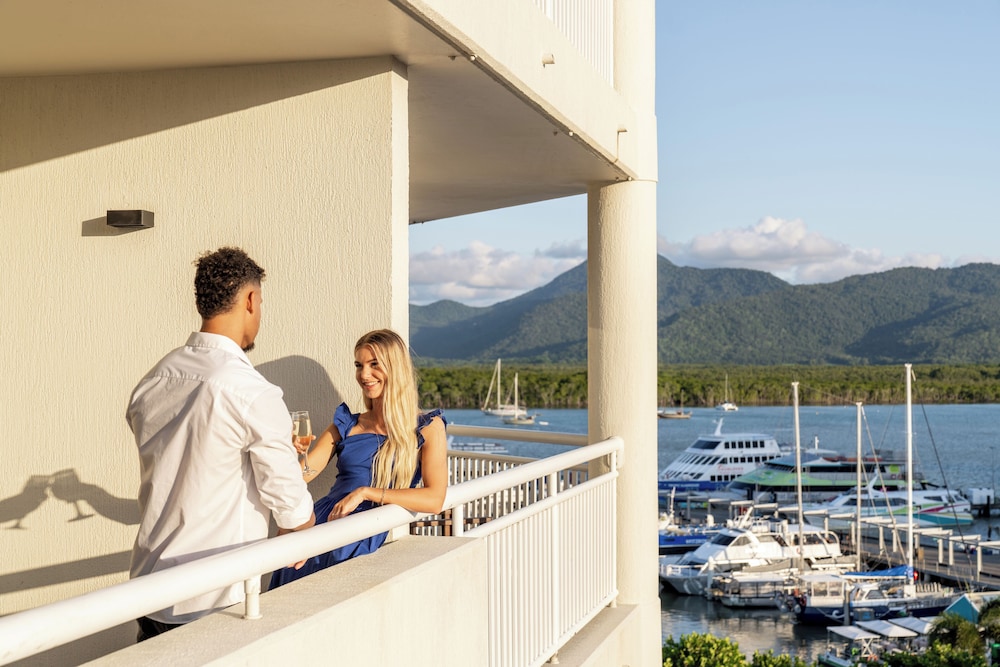 Shangri La the Marina Cairns 9/74
