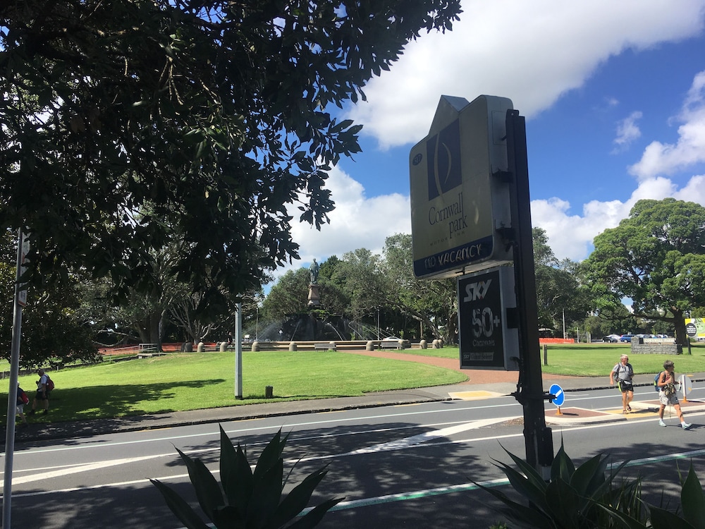 Cornwall Park Motor Inn 31/47