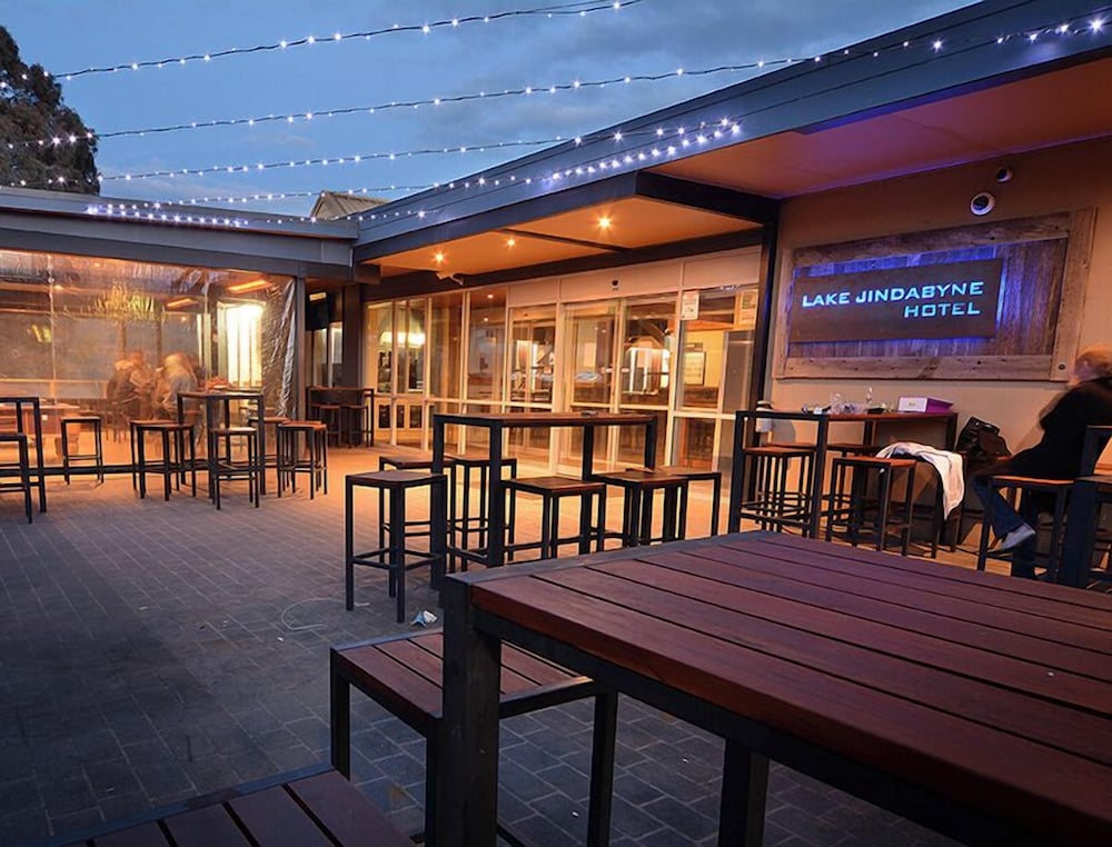 LAKE JINDABYNE HOTEL 43/75