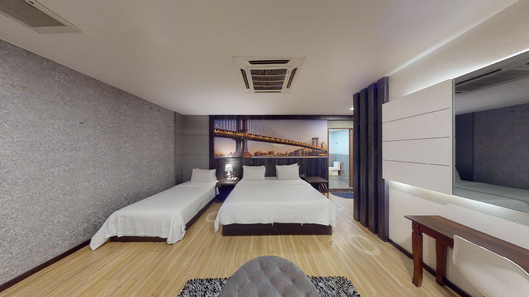 Deluxe, Family, 1 King and 1 Single Beds