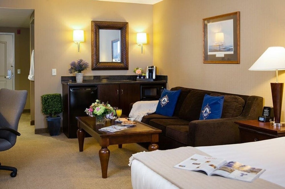 Salem Waterfront Hotel and Suites 35/45