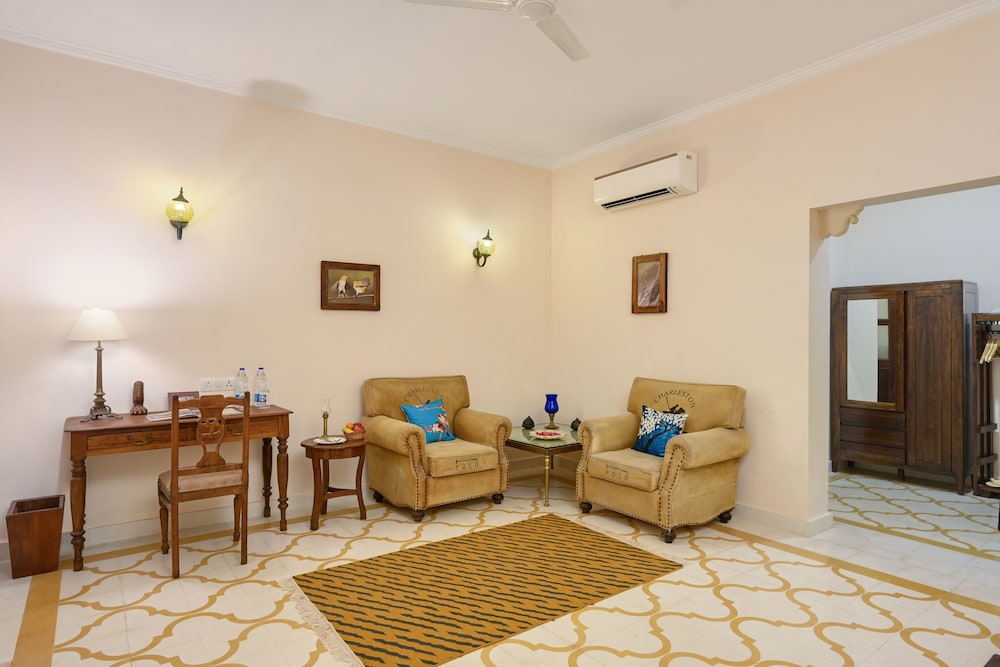 Hotel Dev Vilas 43/72