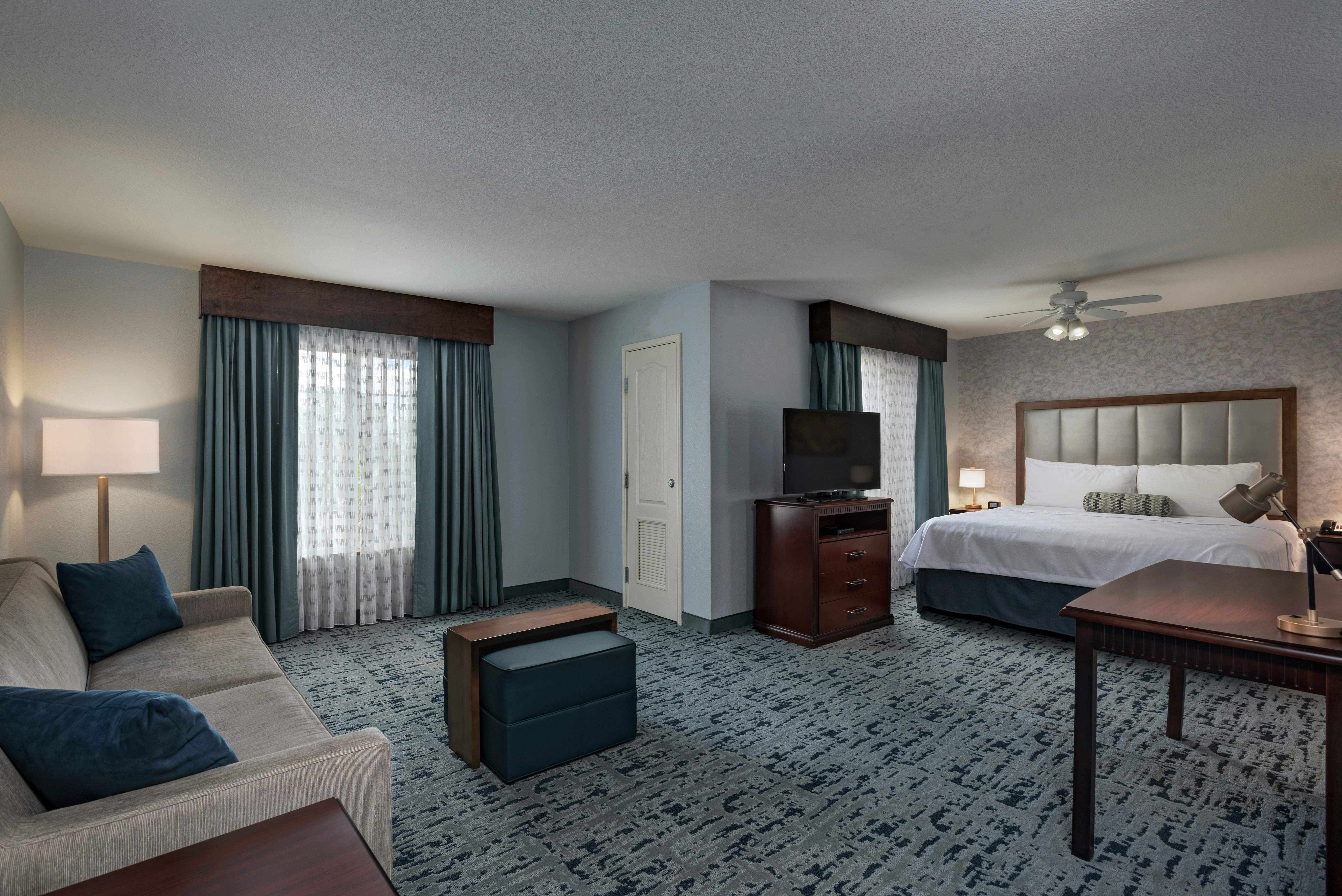 STUDIO, SUITE, KING BED