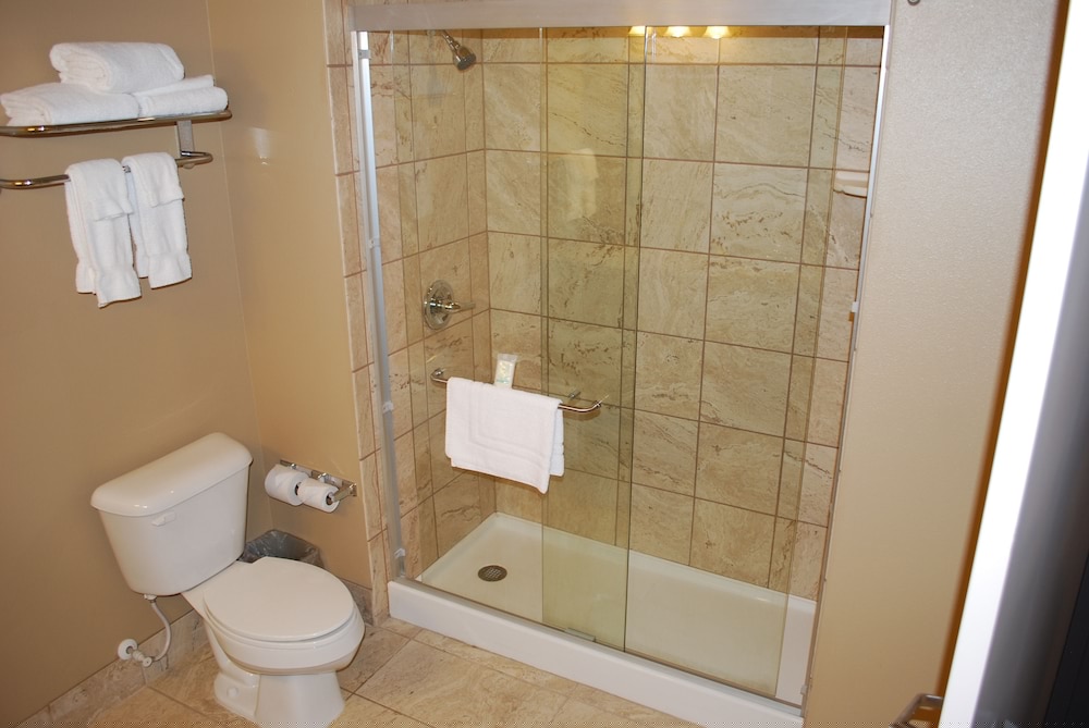 Landmark Suites 43/50