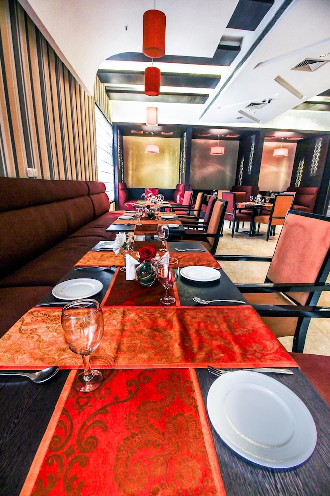 The Nikunj Hotels 14/17